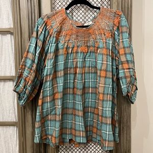 Easel green/orange top with embroidery EUC size L